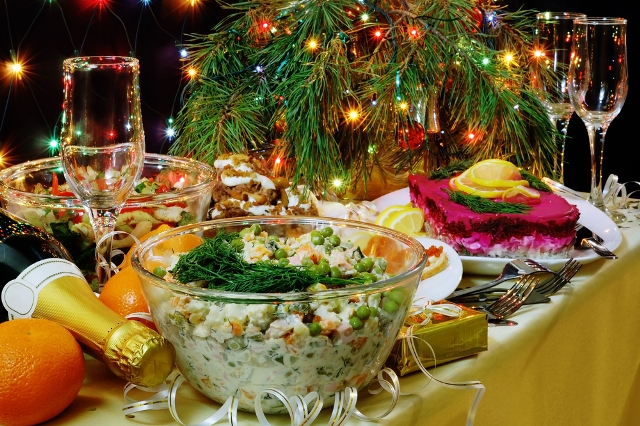 6 тысяч – на новогодний стол: средняя цена праздничного застолья в России