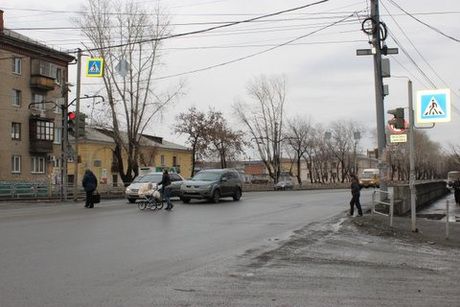 В Челябинске трех школьниц сбила «королла»