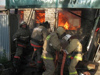 На пожаре в Челябинске погибла семья из трех человек