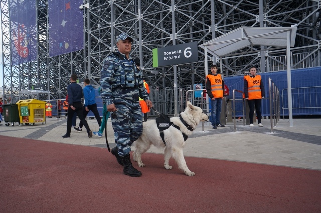 Полицейские Екатеринбурга охраняли порядок во время матча Чемпионата мира-2018 между командами Египта и Уругвая (ФОТО)