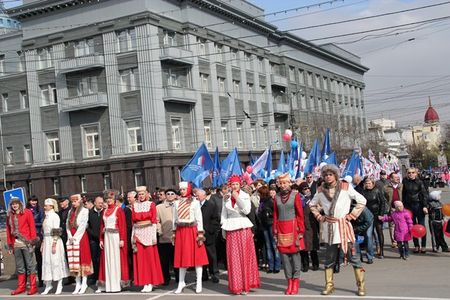 Первый день мая в Челябинске профсоюзы и политические партии использовали, чтобы напомнить о своем существовании