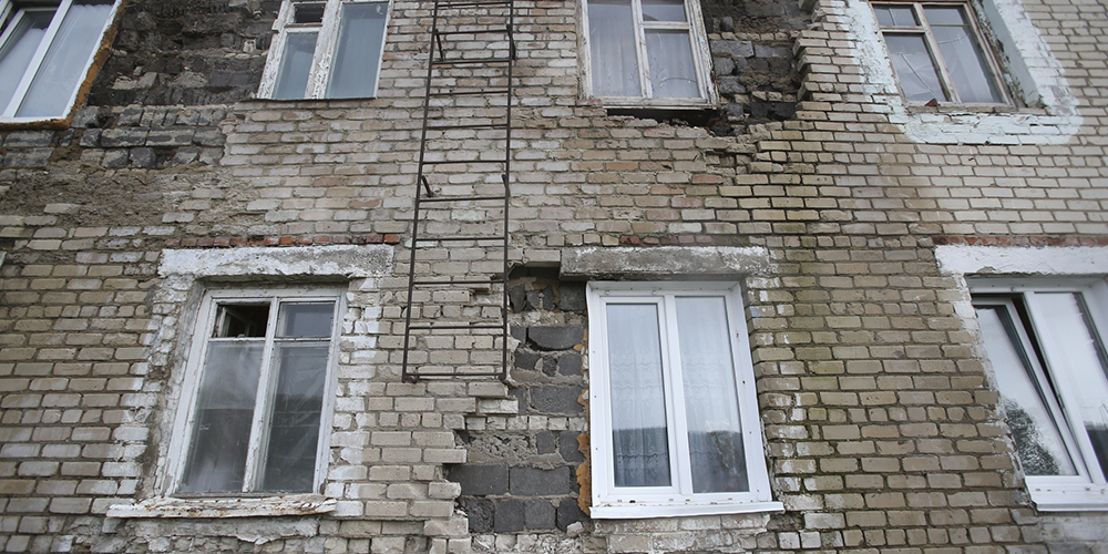 Опасные для жизни дома в Катав-Ивановском районе расселят