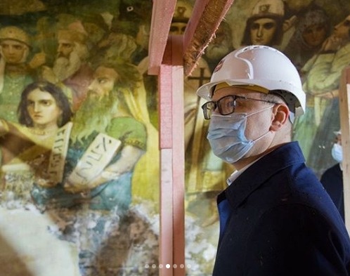 Школа Васнецова: в храме Александра Невского под слоем штукатурки обнаружили старинные фрески 
