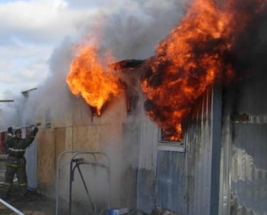 В Зауралье двое мужчин сгорели в строительном вагончике