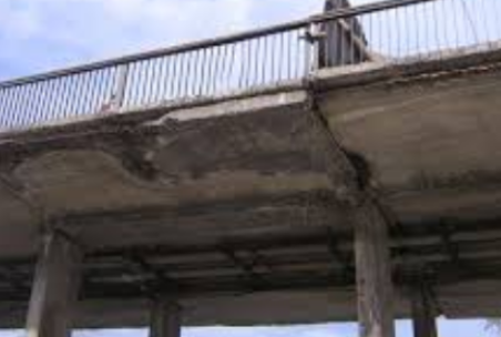 В Кургане мост ЖБИ закрыли для пешеходов из-за угрозы обрушения