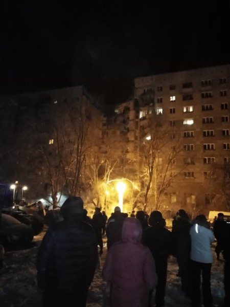 В Магнитогорске после взрыва обрушился подъезд жилого дома В Магнитогорске после взрыва обрушился подъезд жилого дома