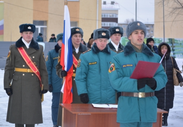 Солдаты поклялись бесстрашно идти в огонь и воду