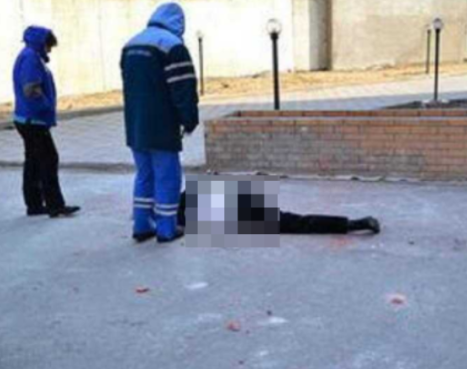 В Березниках молодая женщина разбилась насмерть, выпав со второго этажа