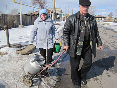 Татьяна и Анатолий Бутюгины почти год добиваются восстановления водоснабжения