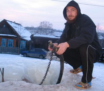 В селе Злоказово Кусинского района часть водопроводных труб скована льдом