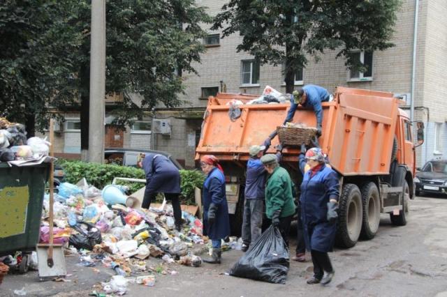 Мусоровозы со всей области стягиваются в Челябинск Мусоровозы со всей области стягиваются в Челябинск