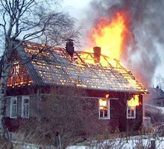 В Чебаркульском районе из горящего дома удалось спасти четырех детей