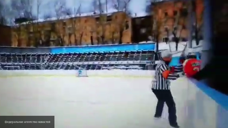 Судья травмировал юного хоккеиста во время матча в Златоусте. Видео Судья травмировал юного хоккеиста во время матча в Златоусте. Видео