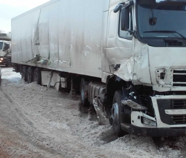В страшном ДТП с фурой в Челябинской области погибли два человека