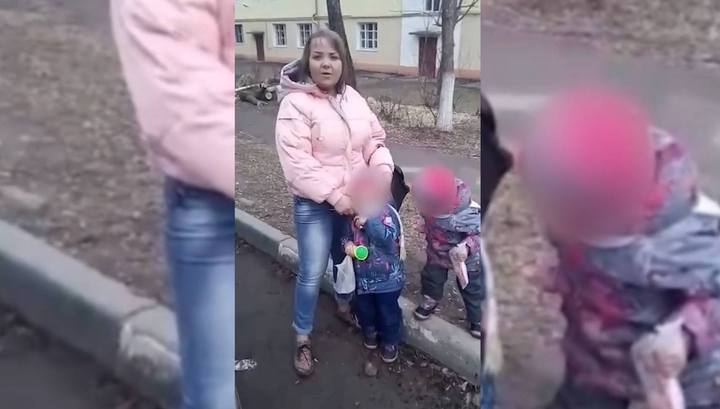 Мать подставила нож к горлу ребенка во время уличного конфликта. Видео