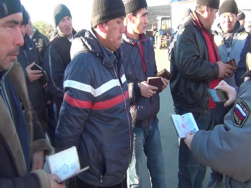 Челябинские полицейские проверили рынок «Усадьба»