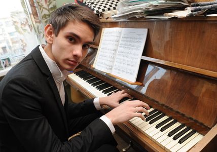 В Южно-Уральском институте искусств дал концерт пианист Дмитрий Шишкин