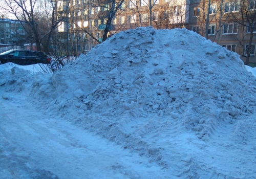 У челябинских подрядчиков закончились деньги на уборку снега во дворах