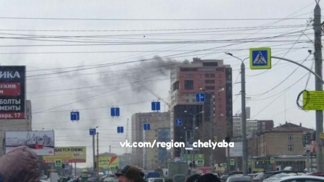 Сегодня случился пожар в многоэтажке в центре Челябинска 
