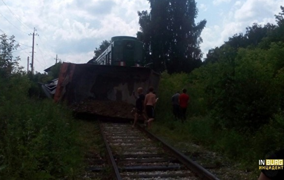 В Среднеуральске поезд столкнулся с КамАЗом