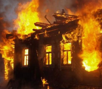 В страшном пожаре в Прикамье погибли четыре человека