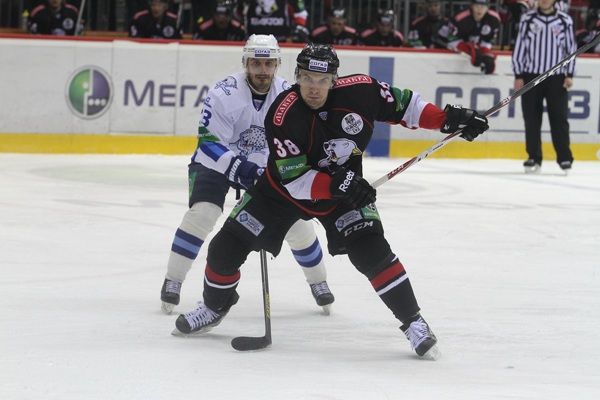 Хоккеисты "Трактора" одолели "Югру", а "Металлург" всухую переиграл казахстанцев
