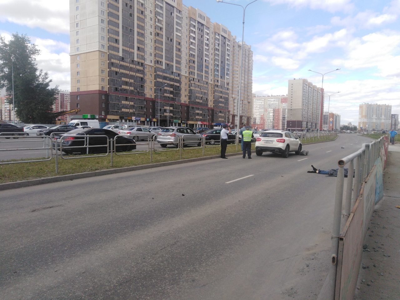 Автоледи на «мерседесе» насмерть сбила пешехода в Челябинске. Видео