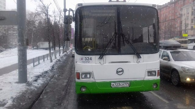 11-классник и пенсионер пострадали по вине неосторожных водителей автобусов в Челябинске