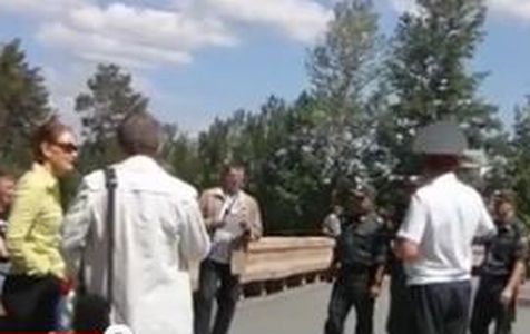 В день России 12  июня  в Челябинске полицией были задержаны участники одиночного пикета