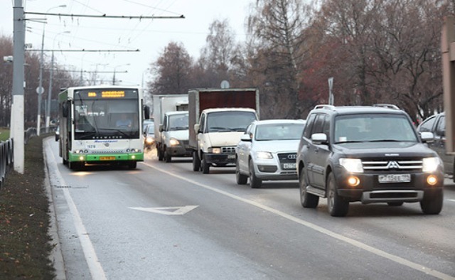 Впервые автобусам в Челябинске выделят отдельную полосу на дороге Впервые автобусам в Челябинске выделят отдельную полосу на дороге