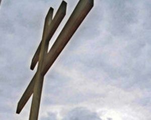 В Кизильском районе неизвестные среди бела дня сожгли деревянный православный крест