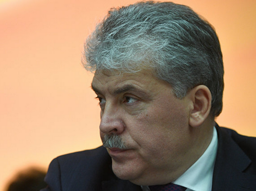 Павел Грудинин прилетел в Екатеринбург Павел Грудинин прилетел в Екатеринбург