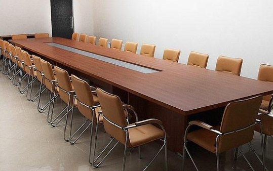 Губернатору Пермского края купят стол за 3,3 млн рублей