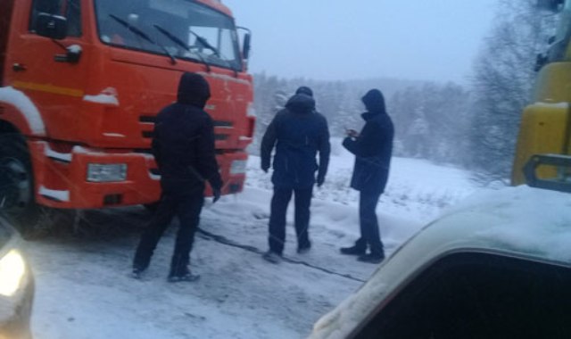 Массовое ДТП на трассе М-5 под Юрюзанью: фура с отказавшими тормозами «собрала» ещё 6 большегрузов