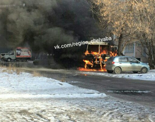 В Челябинске дотла выгорела маршрутка