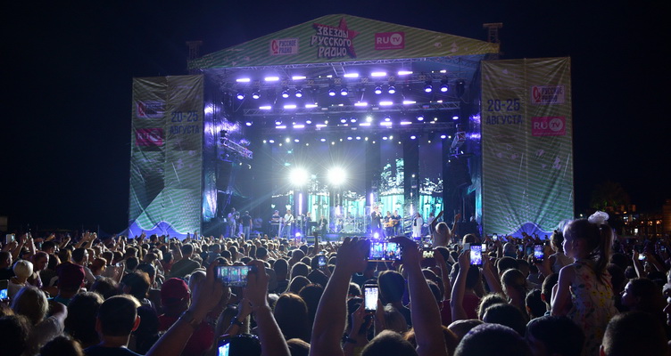 Большой летний фестиваль «Звезды русского радио» в Сочи посетили 250 тысяч человек