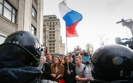 На несанкционированных митингах в России задержано более 300 человек