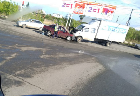 В Кургане в ДТП с "Газелью" ранен водитель Lada Granta