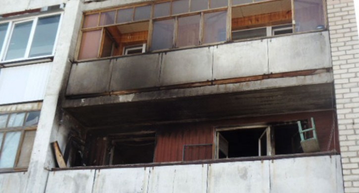 Мать выбросила из окна двоих детей во время пожара в Еманжелинском районе