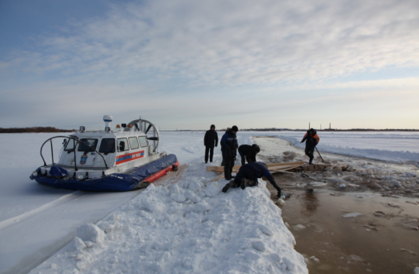 В Перми спасли рыбаков, дрейфовавших на льдине