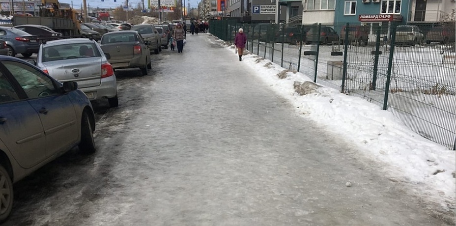 Мэрия дала день, чтобы убрать снег с тротуаров в Челябинске