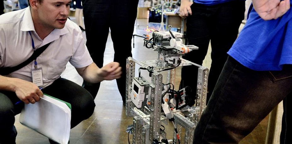 Вчера в Челябинске прошли соревнования по робототехнике