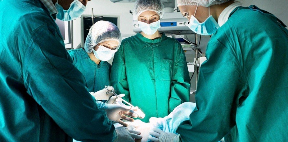 Челябинские хирурги спасли жизнь ребенку, выпавшему из окна
