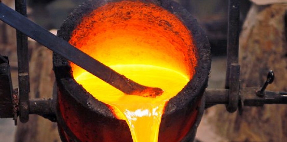 30 процентов ожогов тела получил челябинский рабочий из-за выброса раскаленной руды