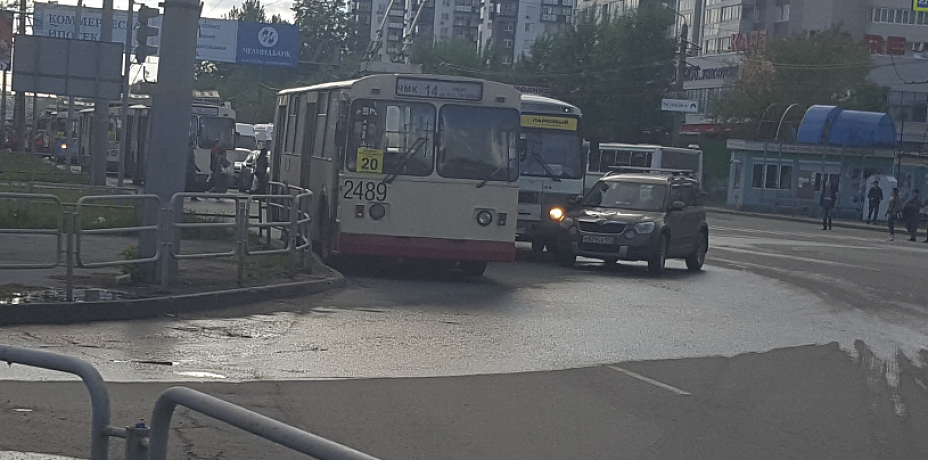 В Челябинске из-за ДТП на северо-западе встали троллейбусы