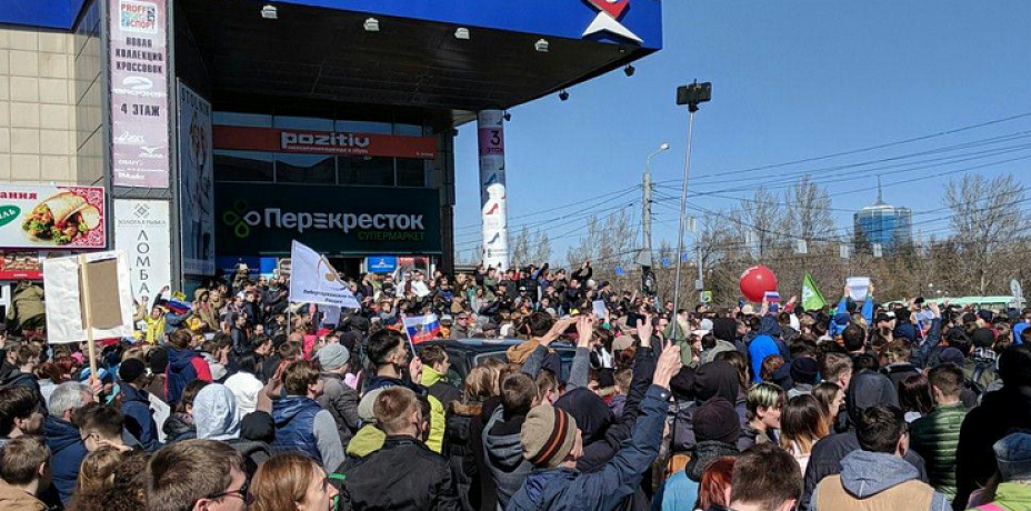 На митинг "Он нам не царь" в Челябинске вышли более 2000 человек