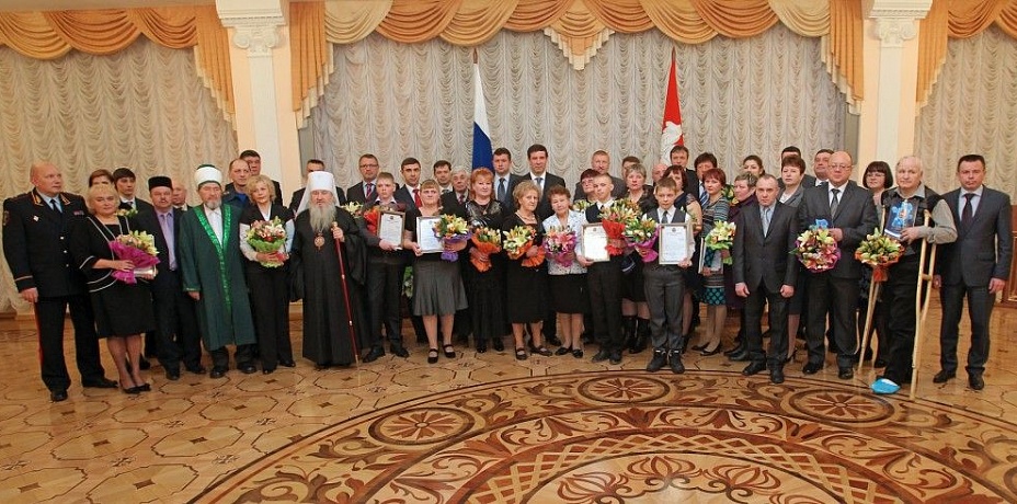 Губернатор Михаил Юревич наградил отличившихся во время «метеоритной атаки»