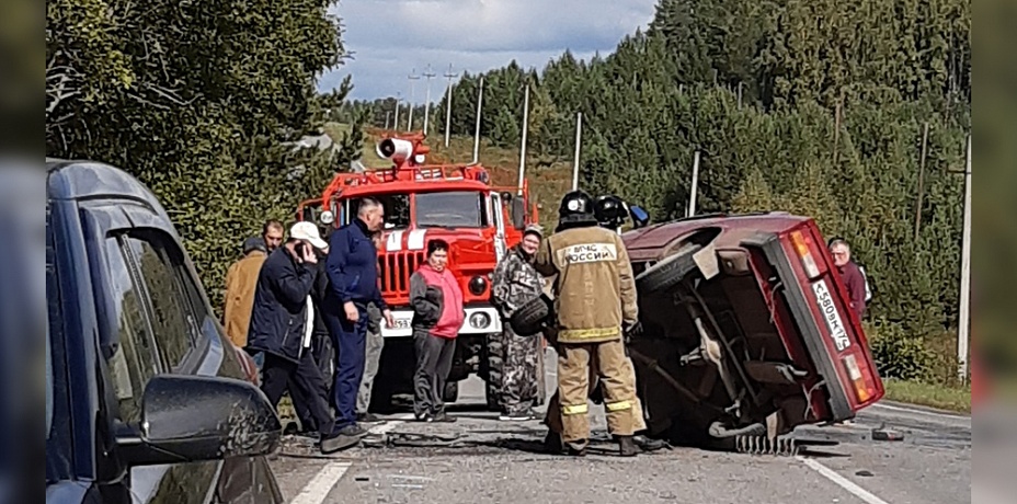 Автомобилистка на красном ВАЗе погибла в ДТП под Усть-Катавом