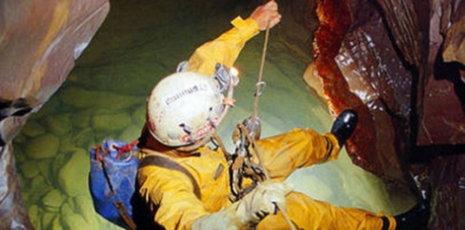 Челябинских спасателей по полсуток не выпускали из башкирских пещер