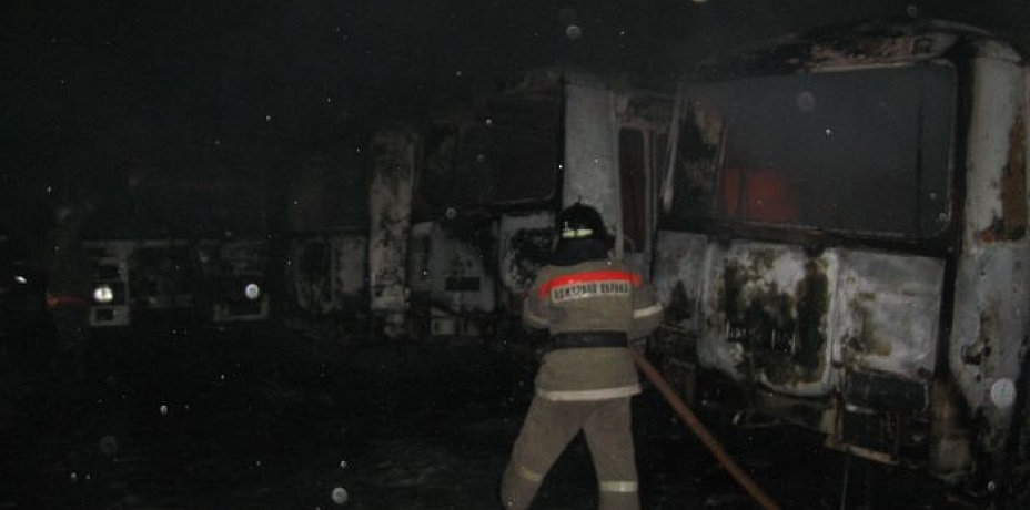 В Челябинске сгорело девять машрутных автобусов
